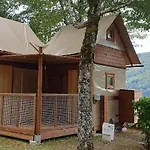 Κάμπινγκ La Source *